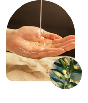 Aceite cayendo sobre una mano