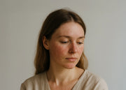 Mujer con dermatitis en el rostro